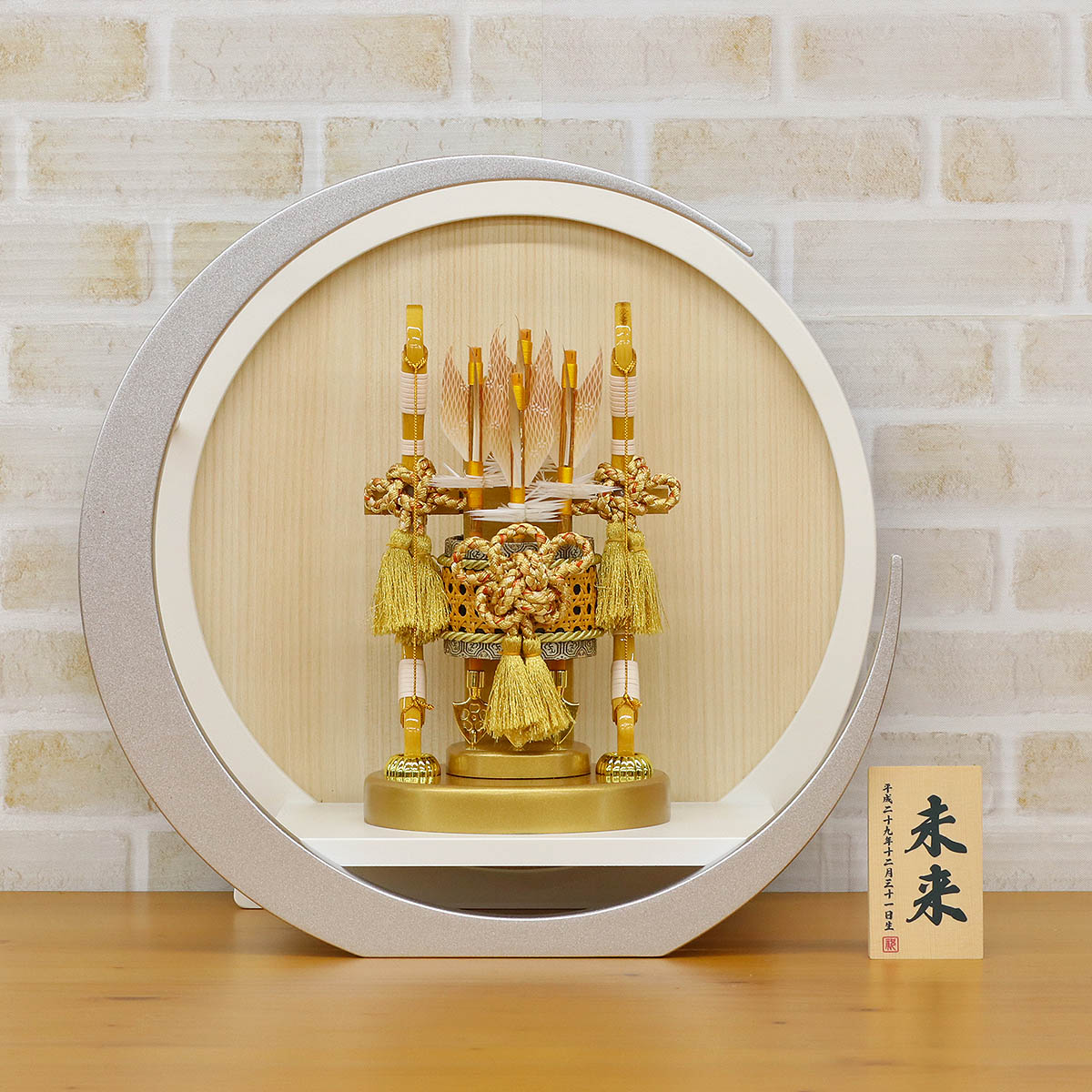 破魔弓 人形の東玉 コンパクト ミニ 10号 黎（れい） 白銀 木製 円形 三日月形飾り台 (大) 初正月 破魔矢_1