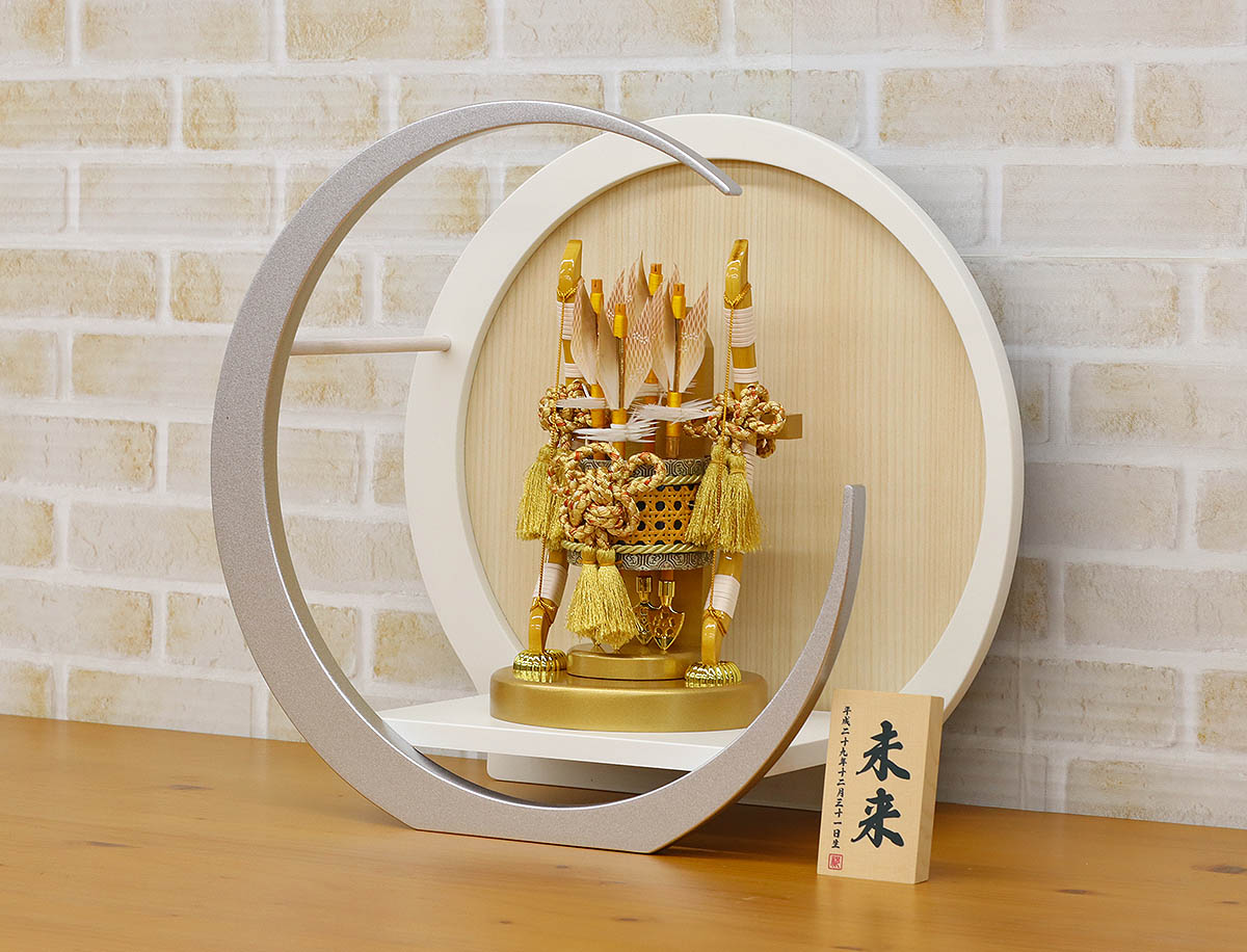 破魔弓 人形の東玉 コンパクト ミニ 10号 黎（れい） 白銀 木製 円形 三日月形飾り台 (大) 初正月 破魔矢_6
