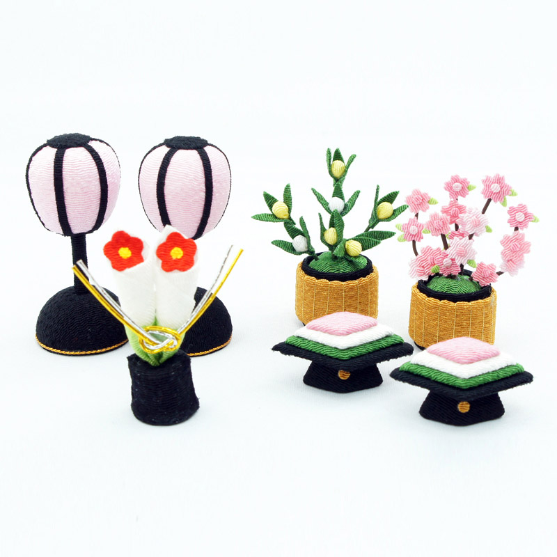 雛人形 ちりめん雛 わらべ雛 10人揃い 赤塗り 木製 円形台飾り 毛せん