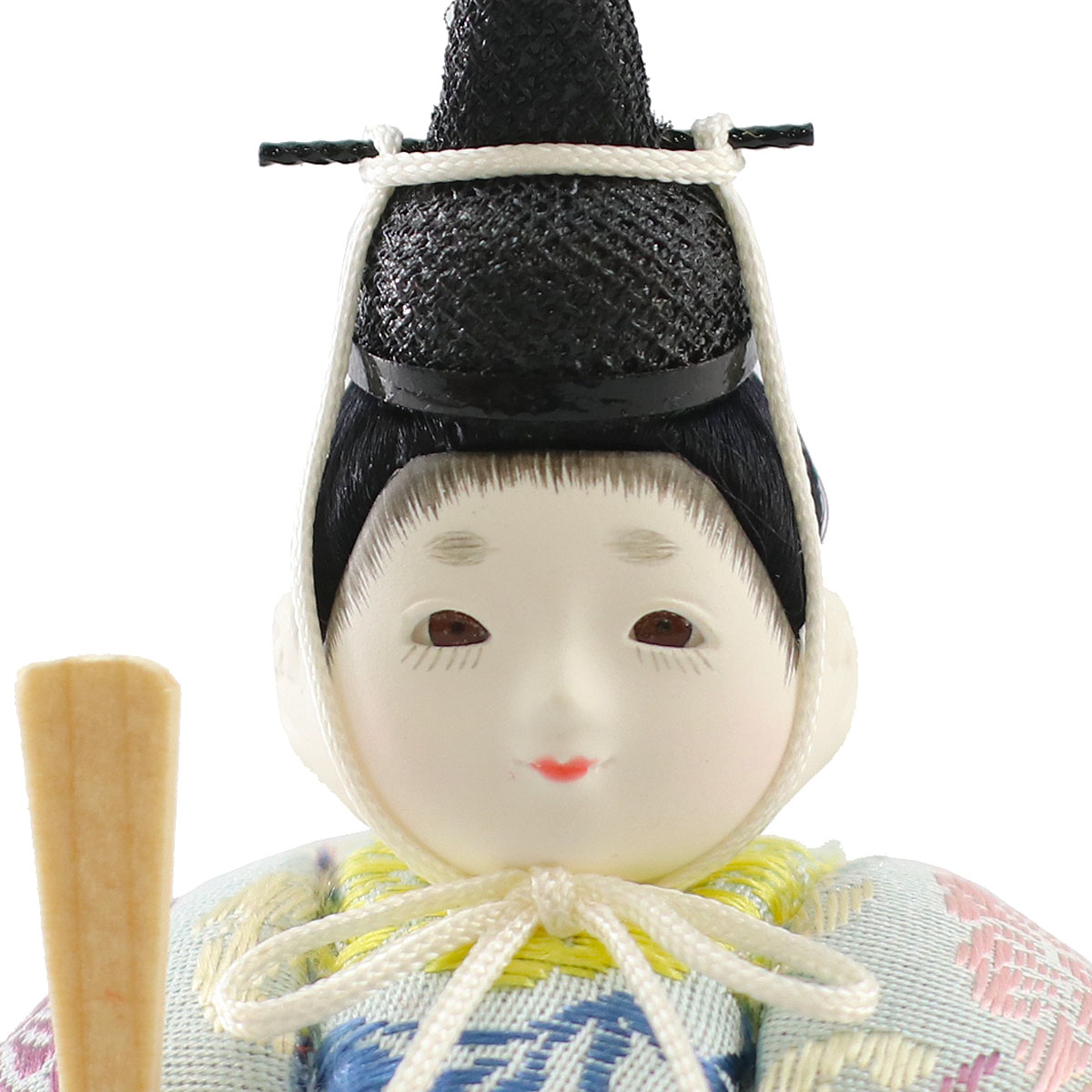 美品　桂由美　伝統的な雛人形 金色の屏風付き　ブランド　ひな人形　高級品 雛人形が進化する理由は？ 金髪につけまつげ、ぽってり唇にドレス