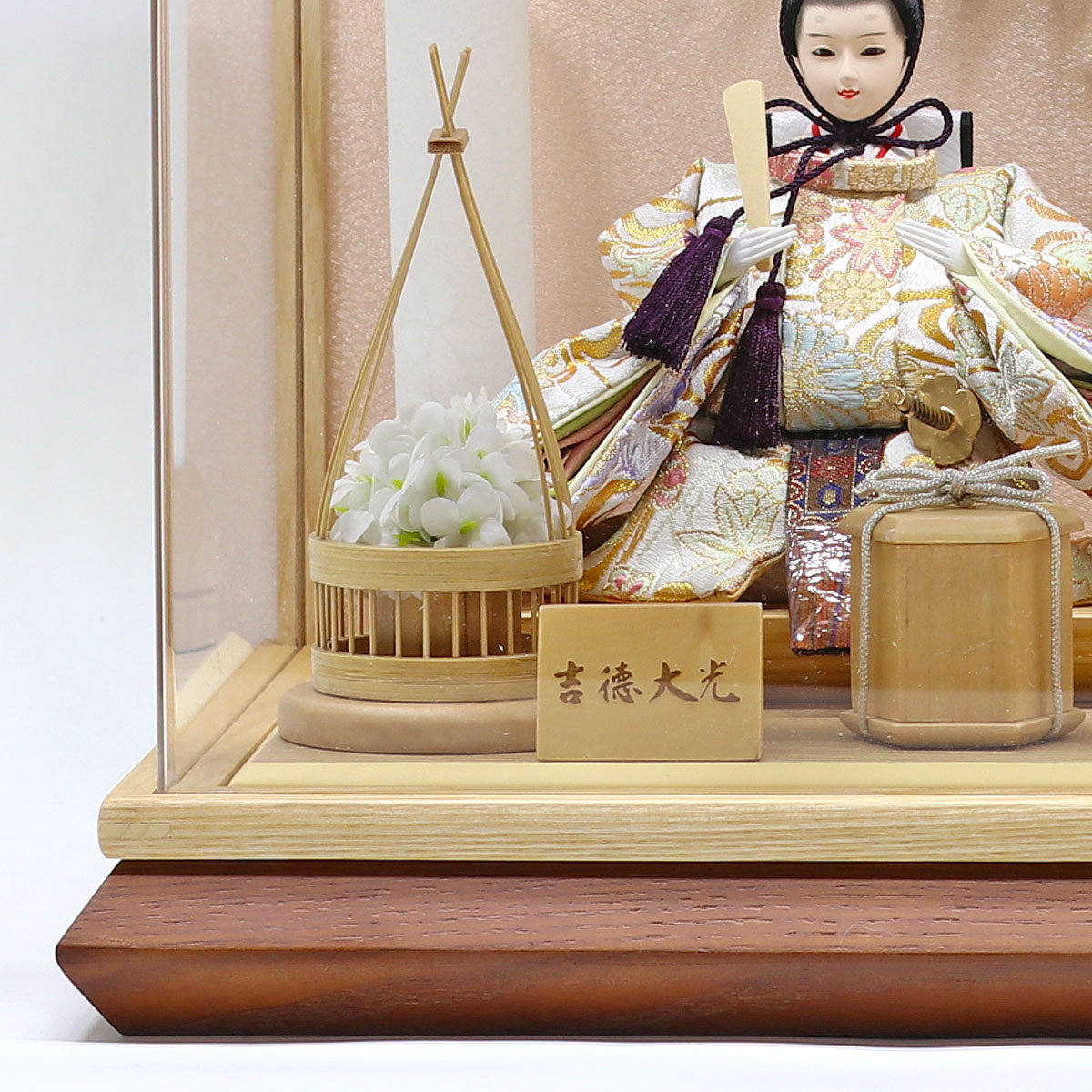 雛人形 ケース飾り 白木 木目 花飾り アクリルケース入り 親王飾り コンパクト ケース入り 吉徳 吉徳大光_12