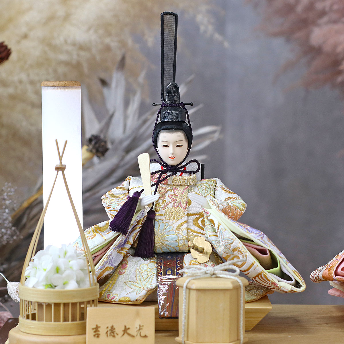 雛人形 ケース飾り 白木 木目 花飾り アクリルケース入り 親王飾り コンパクト ケース入り 吉徳 吉徳大光_4