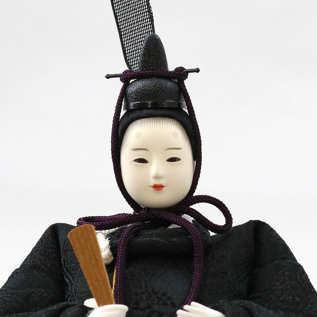 雛人形 親王飾り 柴田家千代作 葵 有職 向鶴丸文 黒/赤 柳親王 裾長衣装着 紅白梅 扇面松文様屏風 タモ材 木製飾り台 平飾り_9