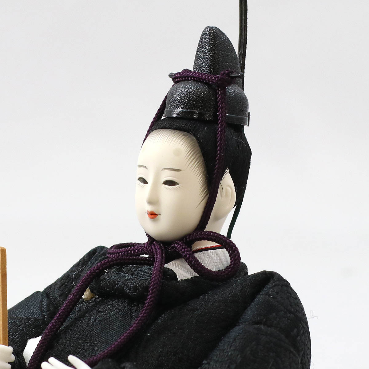 雛人形 親王飾り 柴田家千代作 葵 有職 向鶴丸文 黒/赤 柳親王 裾長衣装着 紅白梅 扇面松文様屏風 タモ材 木製飾り台 平飾り_10