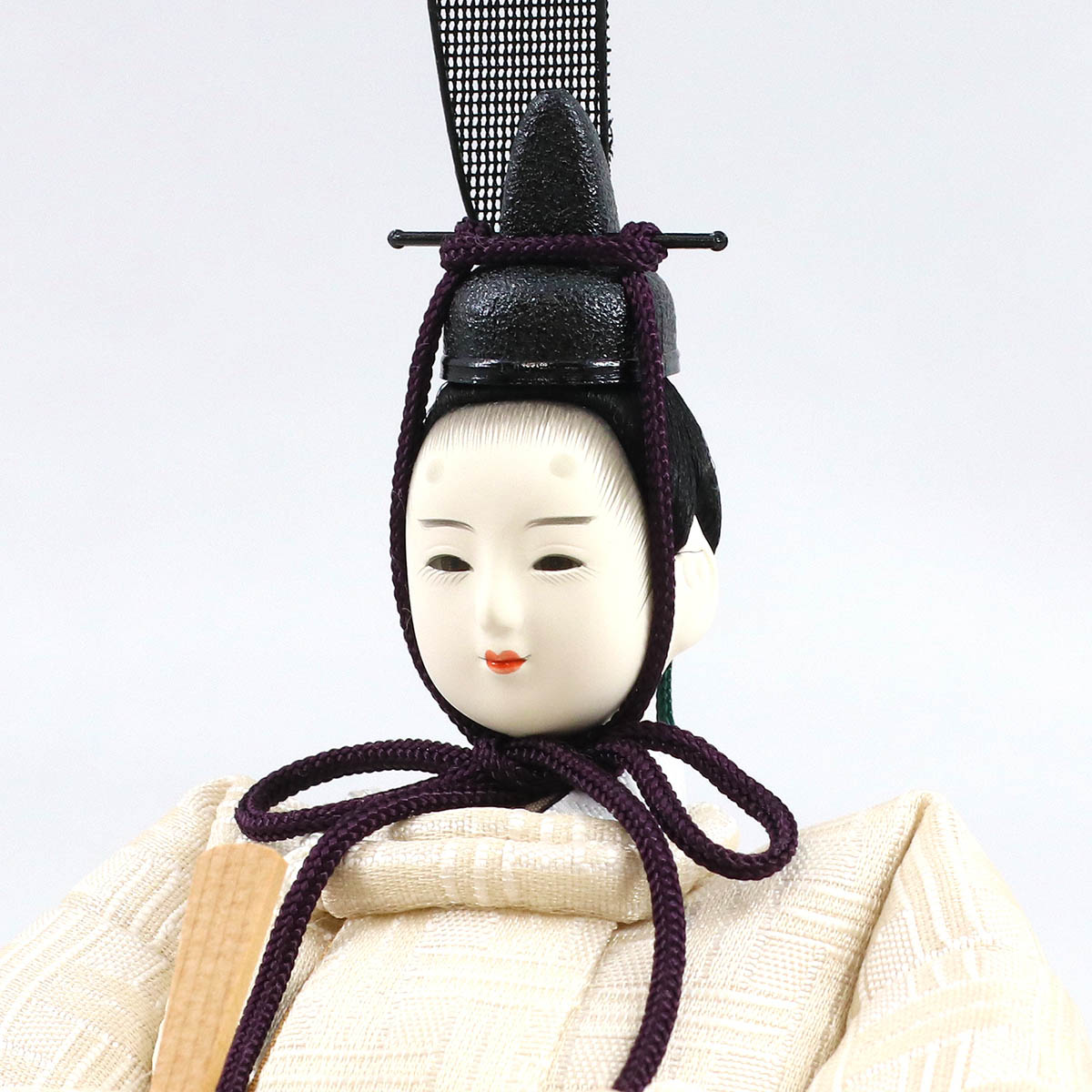 雛人形 親王飾り 柴田家千代作 葵 算崩地紋 刺繍桜ちらし 白紫 柳親王 裾長衣装着 紅白梅 扇面松文様屏風 タモ材 木製飾り台 平飾り_10
