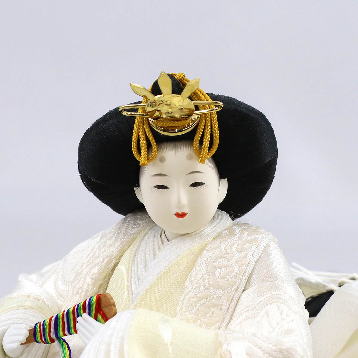 雛人形 親王飾り 柴田家千代作 葵 流水に木瓜文 白無垢風 柳親王 裾長衣装着 紅白梅 扇面松文様屏風 タモ材 木製飾り台 平飾り_11