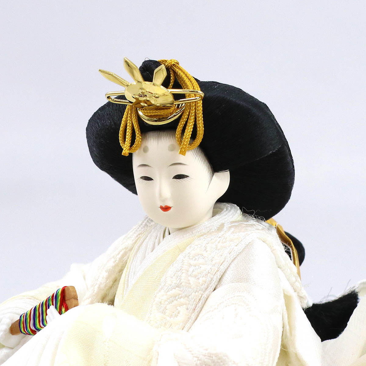 雛人形 親王飾り 柴田家千代作 葵 流水に木瓜文 白無垢風 柳親王 裾長衣装着 紅白梅 扇面松文様屏風 タモ材 木製飾り台 平飾り_12