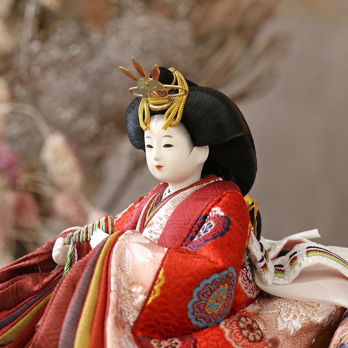 雛人形 親王飾り 柴田家千代作 葵 有職 向鶴丸文 黒/赤 柳親王 裾長衣装着 紅白梅 扇面松文様屏風 タモ材 木製飾り台 平飾り_11