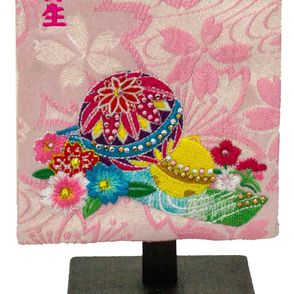 リボン　金襴生地×刺繍のお名前旗♪送料無料【スタンド付】名前札　ひな祭り　女の子 楽天市場】刺繍 名前札 名前旗 女の子 お花のモチーフ 節句 名旗