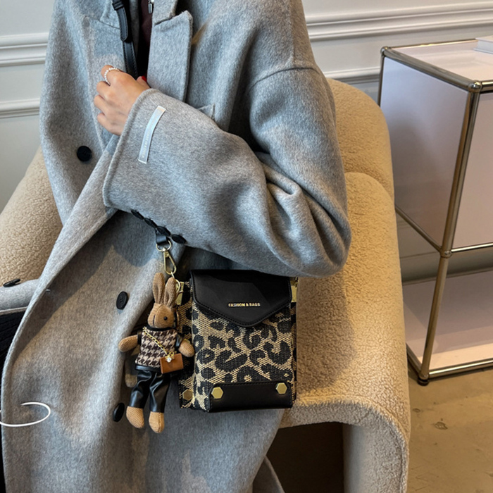 ショルダーバッグ・ポシェット [SET] GLOSSY STRING BAG & LEOPARD POUCH & KEYRING Amazon.com: KOGTLA Women's Crossbody Shoulder Bag with