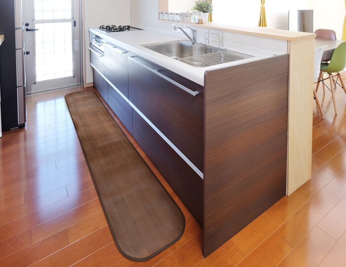 キッチンマット 約60×180cm ダークブラウン 木目調 撥水 消臭 抗菌 滑り止めシート付き ニオクリン-0