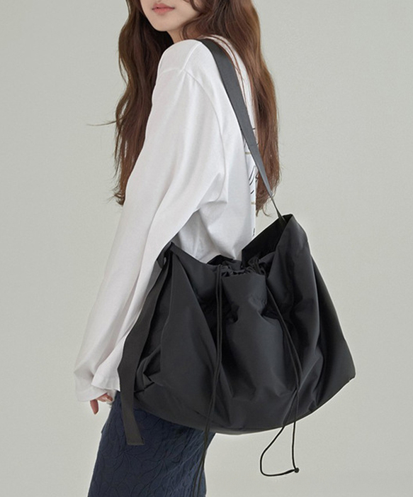 ショルダーバッグ 大容量 ナイロン鞄 黒-2