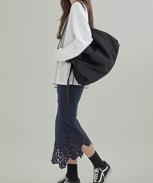 ショルダーバッグ 大容量 ナイロン鞄 黒-4