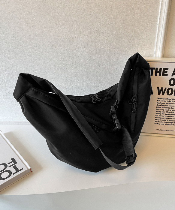 三日月型ショルダーバッグ大容量ナイロン鞄-1