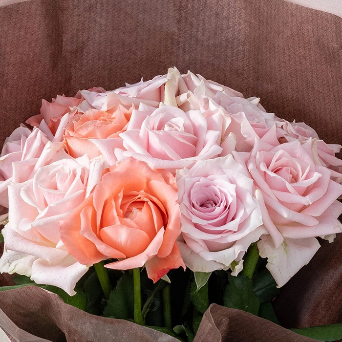 ホシファーム 届いた姿でそのまま飾れるスタンディング薔薇ブーケ スイート１２本-1