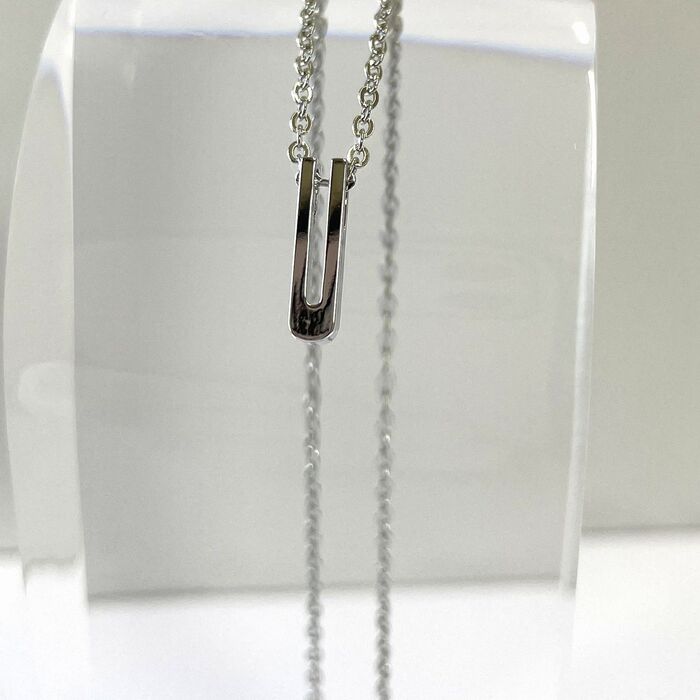 日本製 イニシャルペンダント U P 100U-3