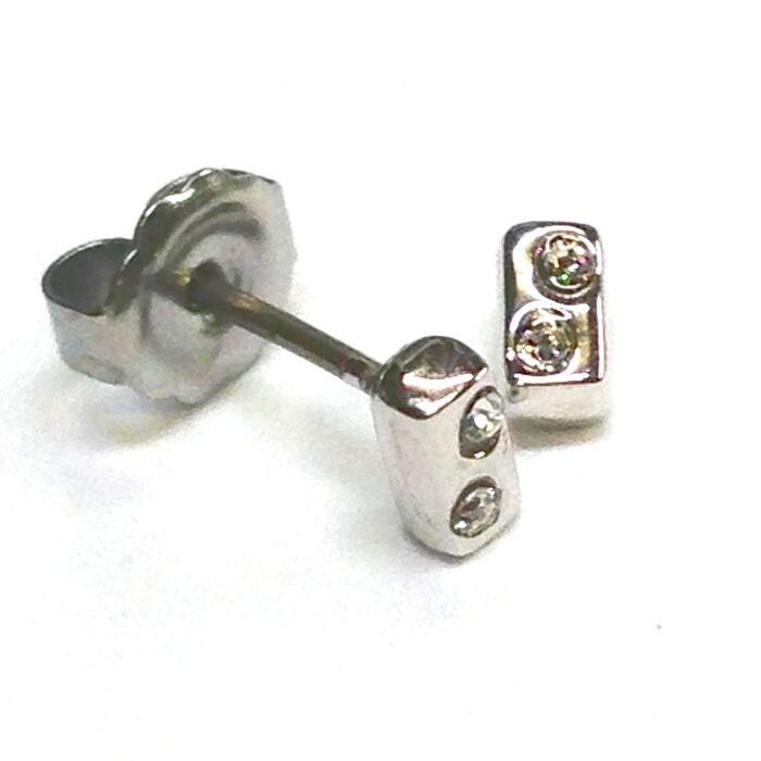 日本製 長四角 チタンポストピアス １ペア高品質クリスタル使用 Pi 2206D-1