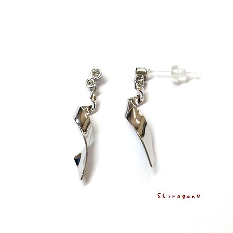 日本製 ゆらゆらプレートツイストピアス １ペア　樹脂ポスト 高品質クリスタル使用 JP 01-0