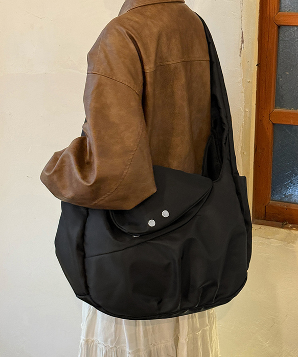 ショルダーバッグ A4大容量 ナイロン黒　ブラック-0