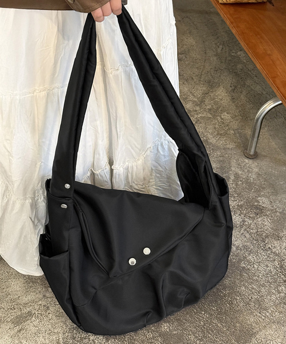 ショルダーバッグ A4大容量 ナイロン黒　ブラック-1