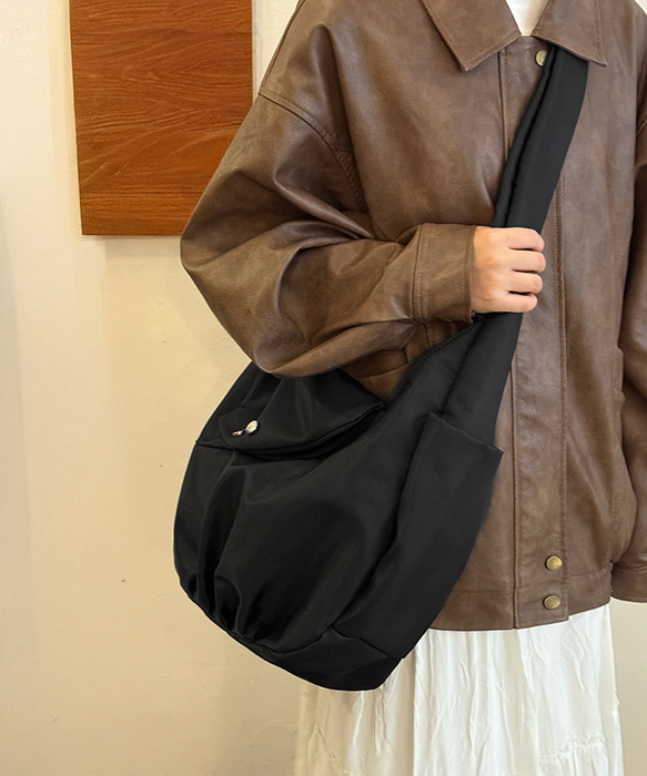 ショルダーバッグ A4大容量 ナイロン黒　ブラック-4