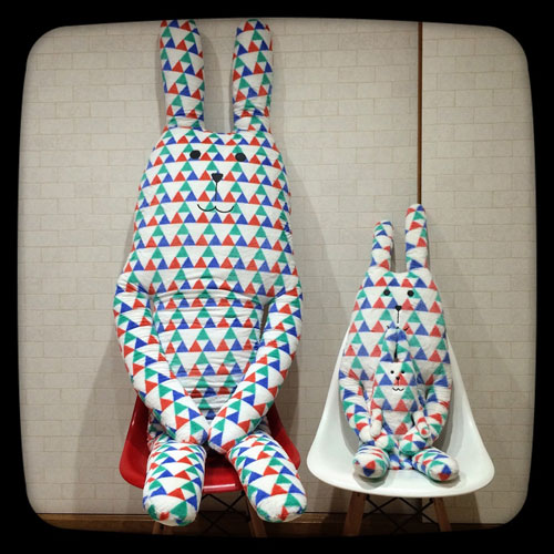 特大 クラフト抱き枕 トライアングルラブ うさぎ Xxlサイズ Craftholic スキップクラフト C9117 1 Skipcraft メイルオーダー 特大ぬいぐるみ クラフトホリック