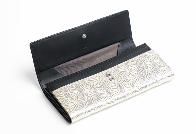 Neutral Gray ARUKAN 上質イタリーエンボスレザーのギャルソンウォレット 本革 革 レザー レディース | Neutral Gray | 02
