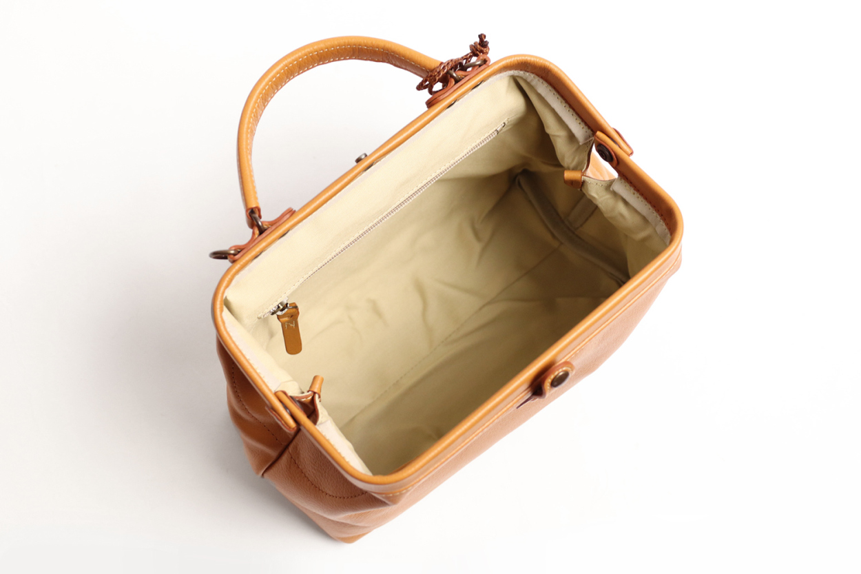 豊岡鞄 Atelier nuu parcel ダレスバッグ のようにパカっと開く