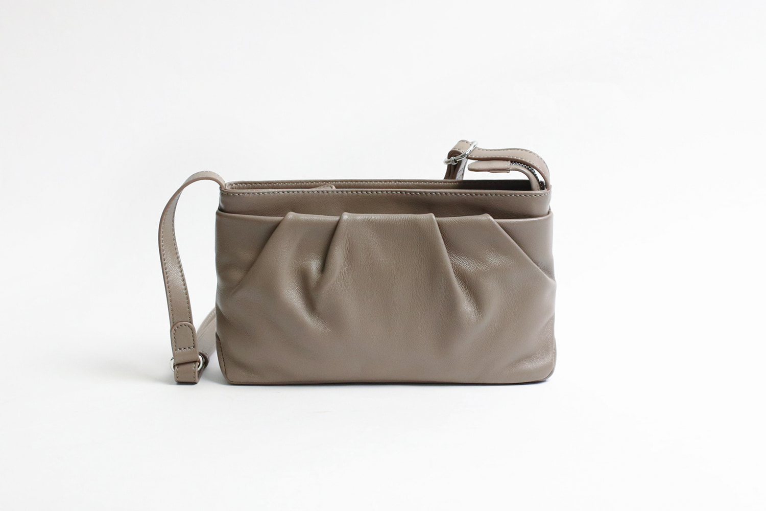 ARUKAN ラムーア  シンプルなラム革のドレープショルダーバッグ  大人 上品 高級感 シンプル | Arukan | 01