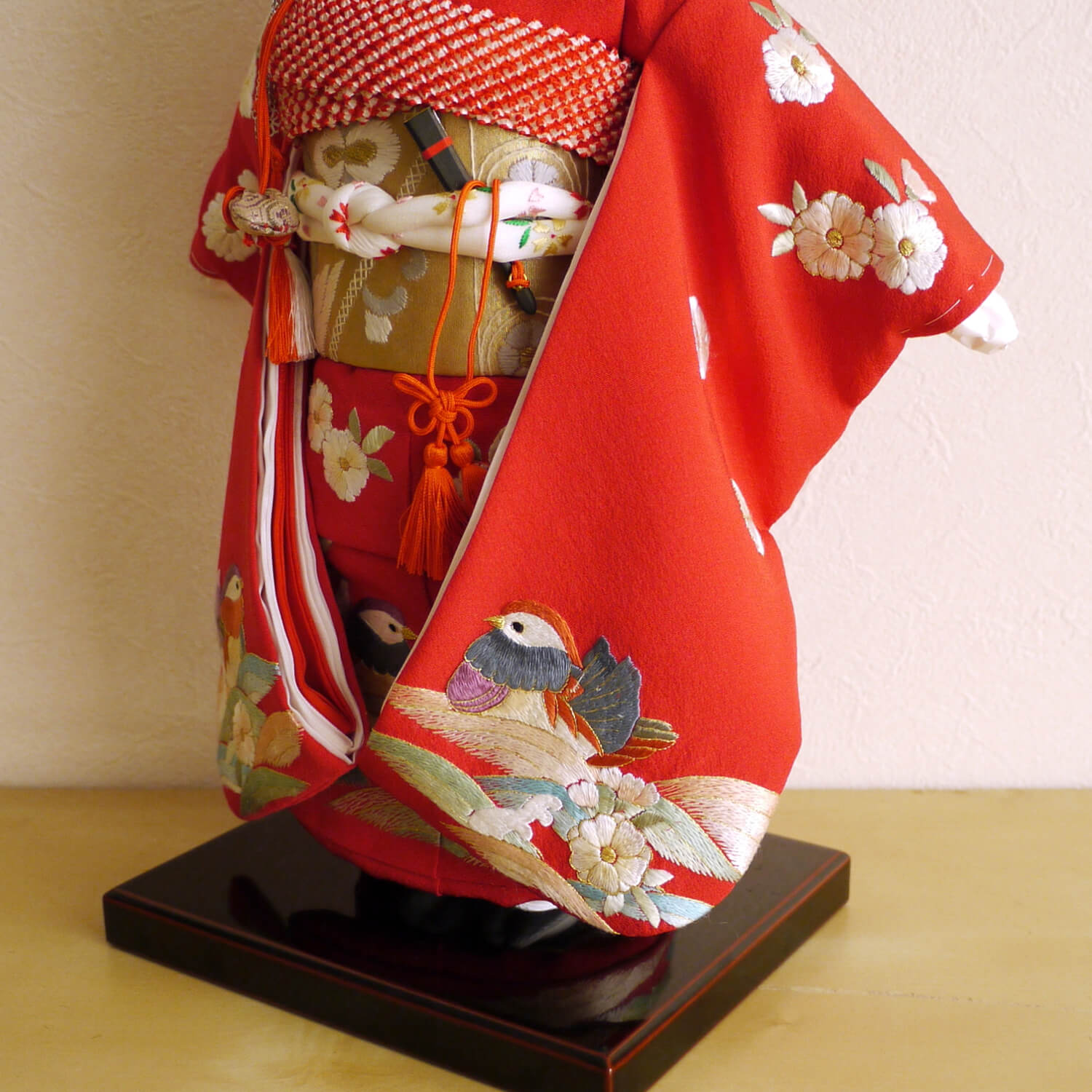 市松人形 元賀章介 10号尺 正絹手刺繍 おしどり 赤色 手塗本漆台 増村