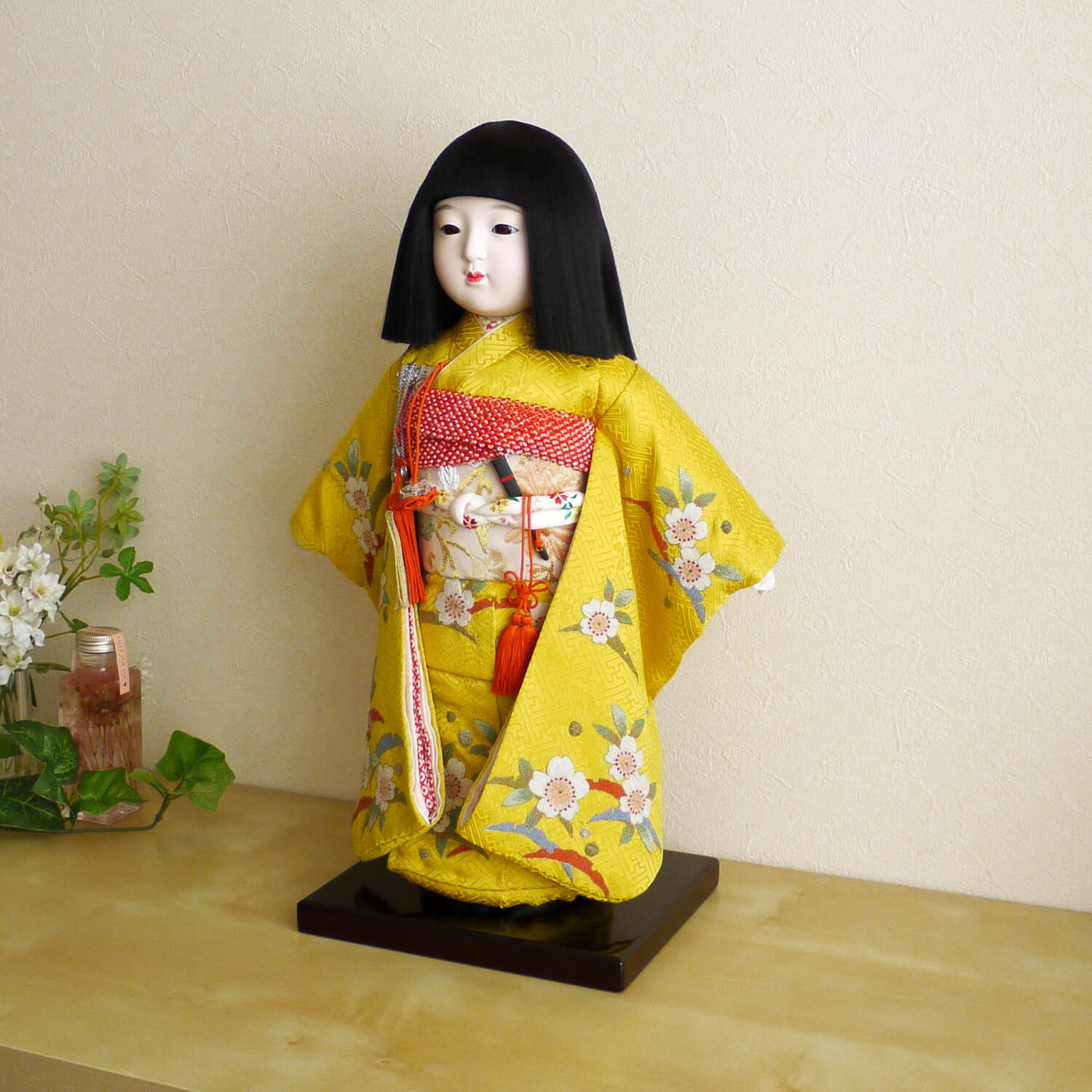 市松人形 元賀章介 12号尺二正絹手刺繍 露芝に桜 カラシ色 台