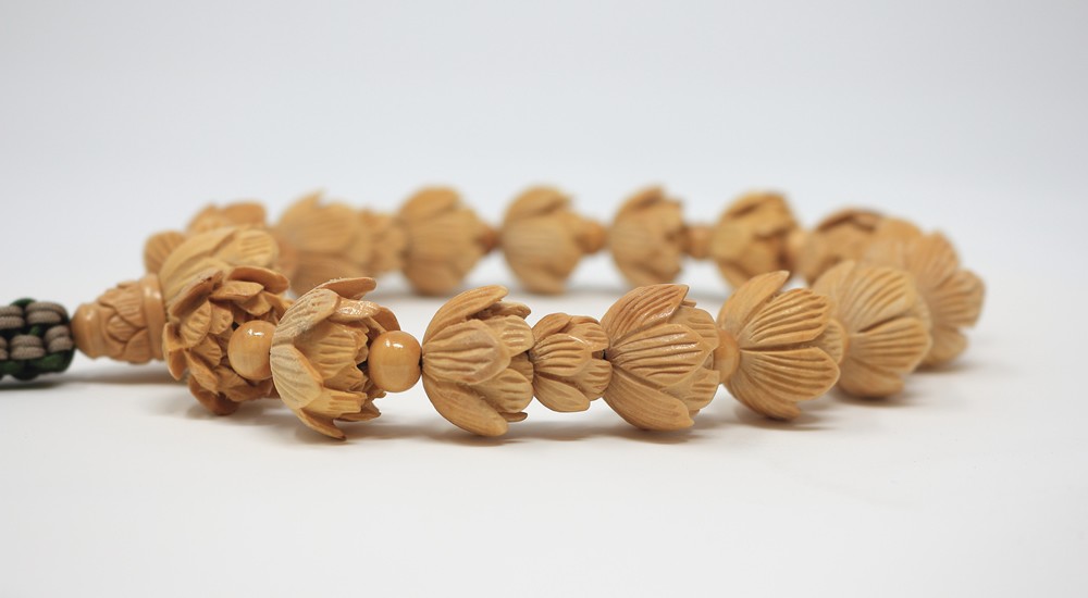 数珠 男性用 片手数珠 柘植(つげ) 蓮華彫り 18珠 正絹紐房 桐箱・数珠