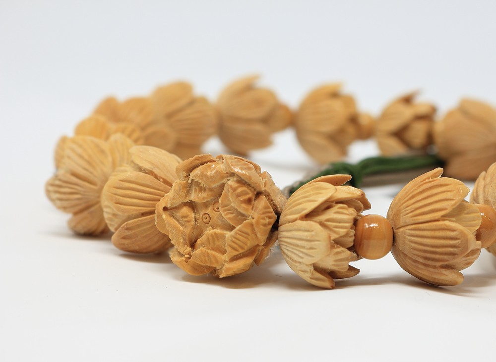 数珠 男性用 片手数珠 柘植(つげ) 蓮華彫り 18珠 正絹紐房 桐箱・数珠