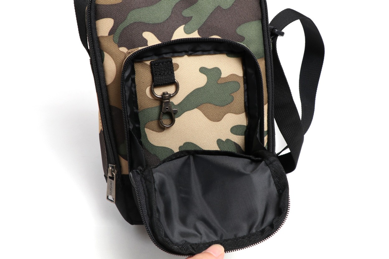 カーハート　ドラムバッグ　ショルダー　カモフラ　ベージュ　美品 Carhartt カーハートバッグ ショルダーバッグ カモ 迷彩 クロス