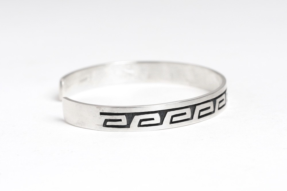 HOPI族スターリングシルバーバングル Hopi Jewelry バングル ホピ族 ネイティブアメリカン シルバー