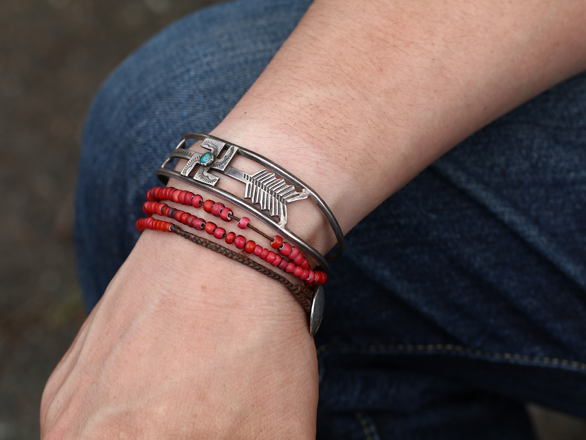 NAVAJO（ナバホ） 1930's Vintage 卍 ＆ Arrow Coin Silver Bangle