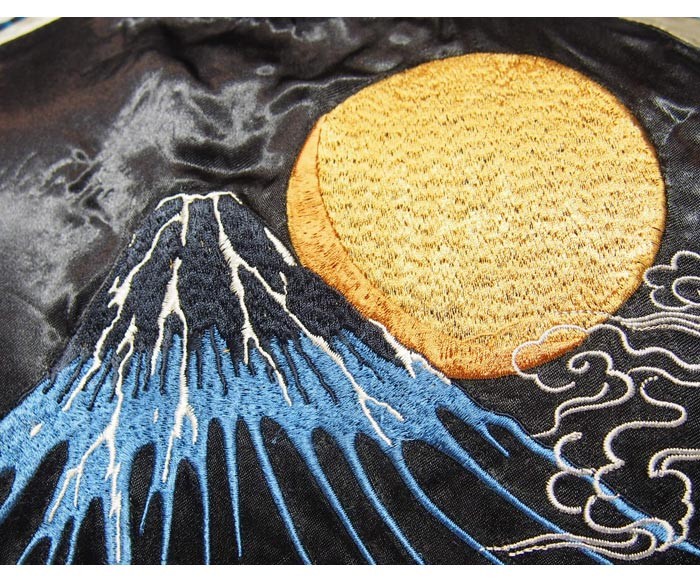 花旅楽団[ハナタビガクダン] 波鯨柄 刺繍 リバーシブル 和柄スカジャン