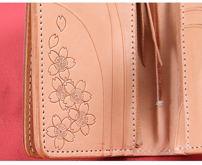花山 花山[かざん] 都桜金襴 桜型抜き レザーミドルウォレット