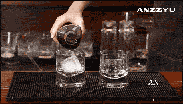 キューブ型＆ダイヤモンド型で家飲みがより楽しめるANZZYU透明氷メーカー