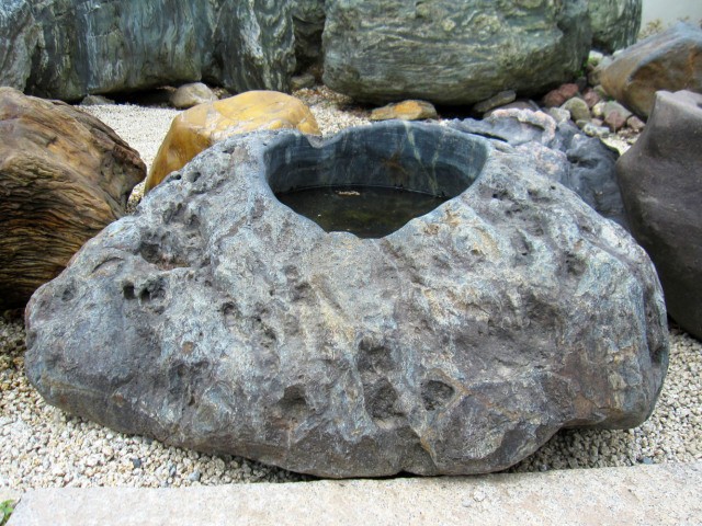 手水鉢 水鉢 たまり石 天然石 庭石 つくばい 溜まり石 景石 蹲 和風