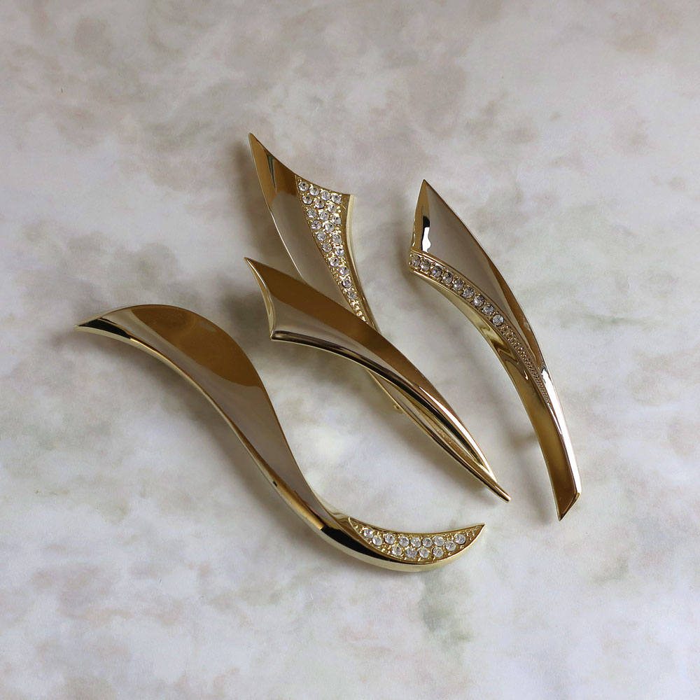  ゴールド ブローチ 約5cm x 3cm Melody Accessory（メロディーアクセサリー） 爆買 ブローチ 日本製