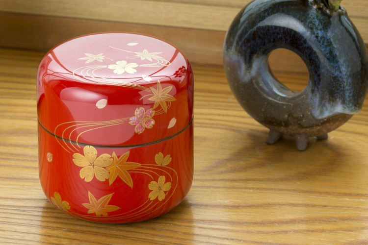 ミニ骨壷】【手元供養】桜木大容量の本漆骨壷 「蒔絵ゆとりシリーズ