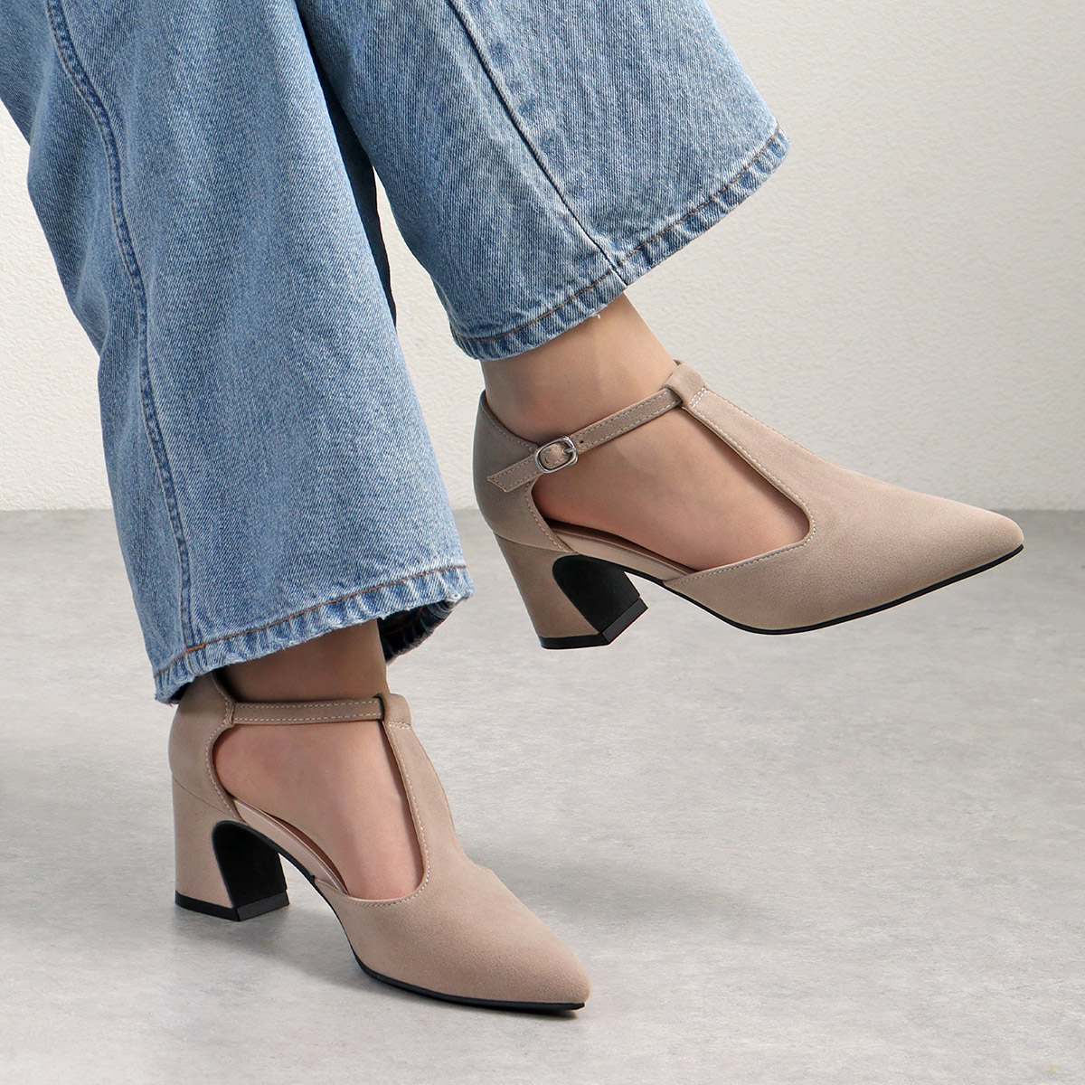 美品 STACCATO ポインテッド トゥ ビジュ バックル パンプス ベージュ STACCATO ポインテッド トゥ ビジュ バックル パンプス ベージュ