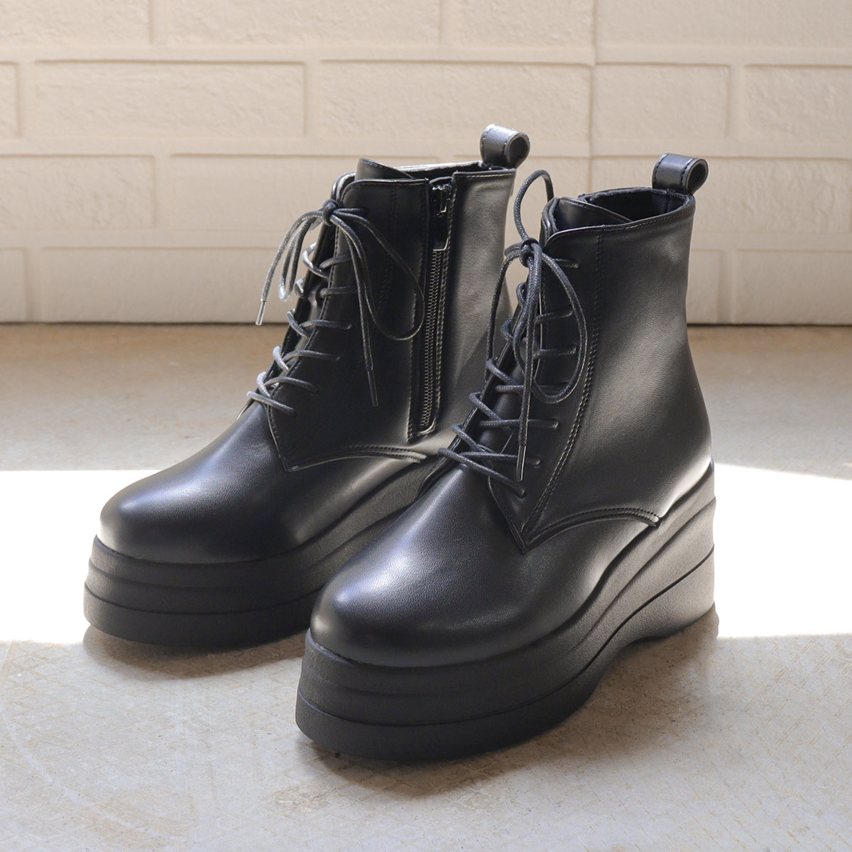 【美品】RUCO LINE 本革 厚底ブーツ BLACK 〈定価¥44,000〉 LOVEHUNTER（ラブハンター） ブーツ レディース ショート 厚底 軽量