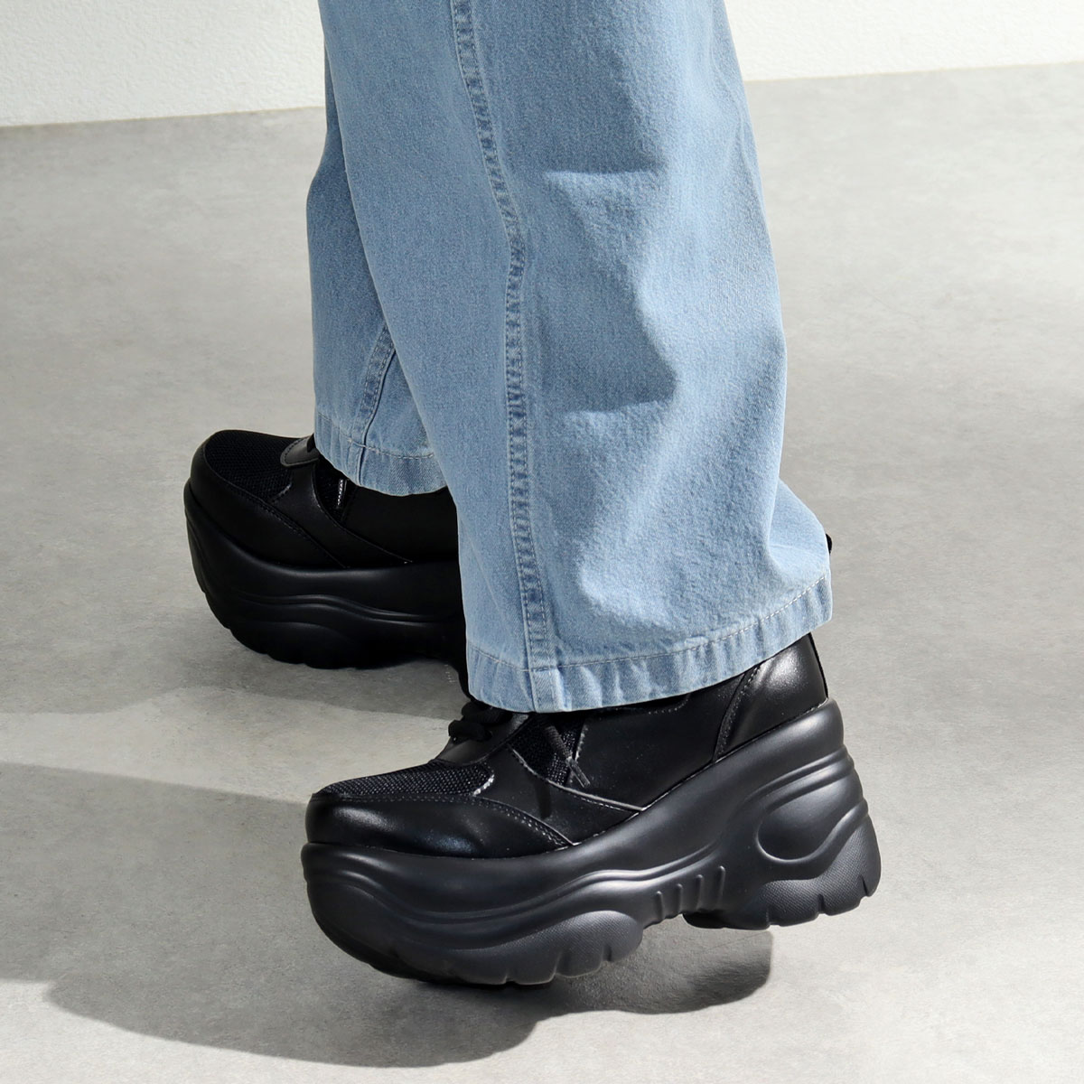 絵梨花です！マスターバニーエディション靴下付（韓国正規品） LOVEHUNTER（ラブハンター） スニーカー レディース 白 厚底 9cmヒール