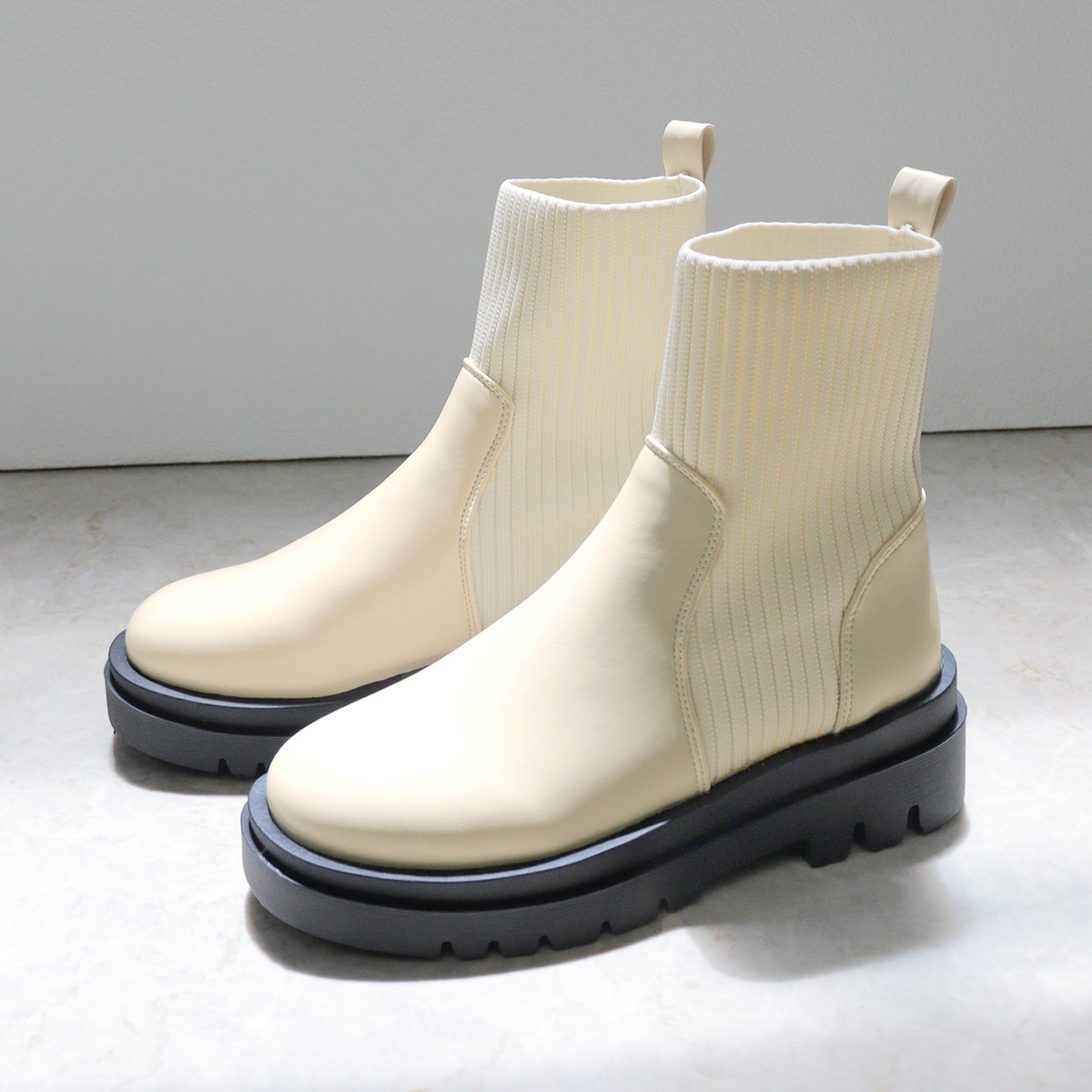 【新品未使用】DIESEL ベージュ サイドゴアブーツ　27cm ルカ グロッシ Luca Grossi タンクソールサイドゴアブーツ （ライト