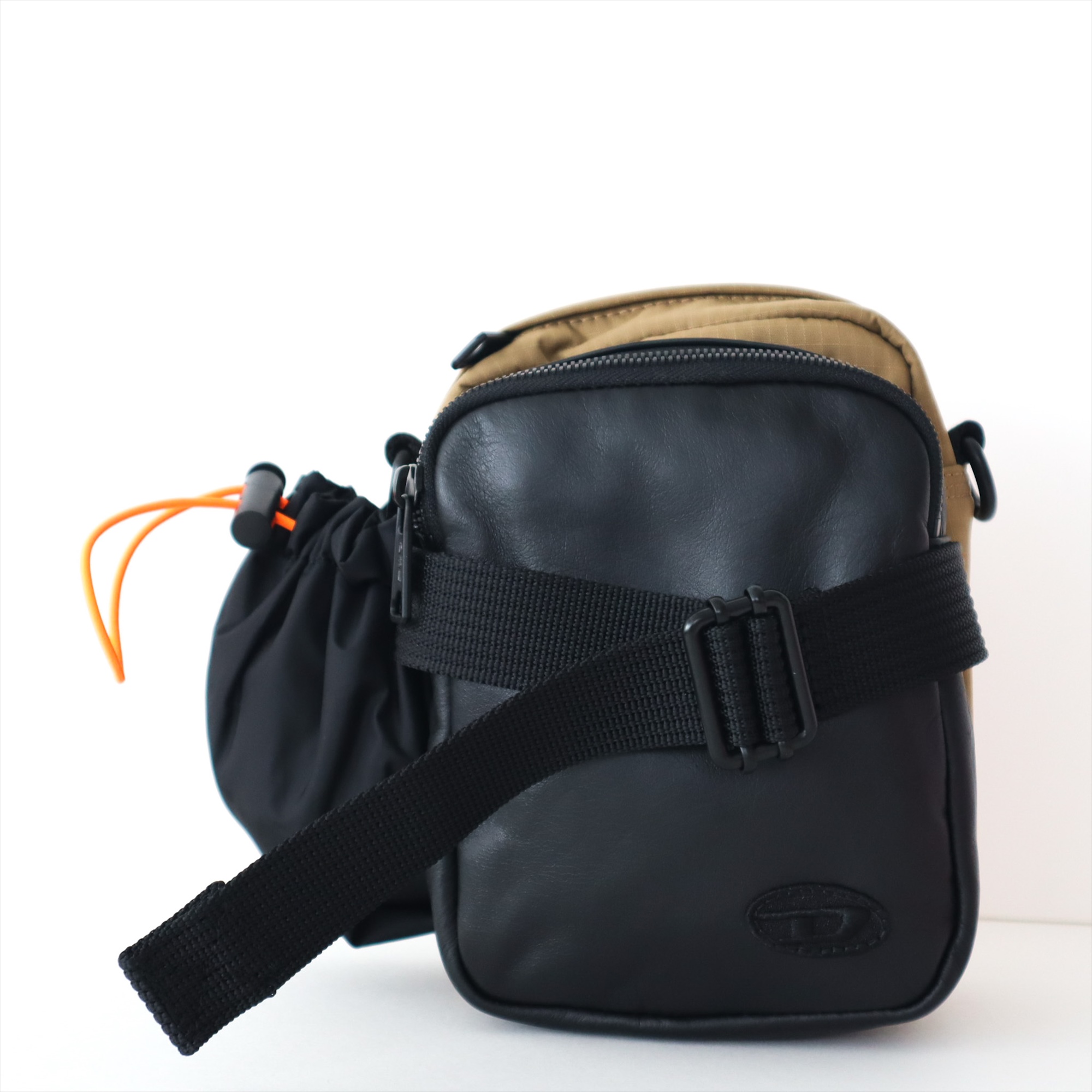 ディーゼル ボディバッグ ショルダーバッグ ウエストバッグ カードポケット付き メンズ ブラック ブラウン 黒 本革+ナイロン DIESEL  X08932 P4638