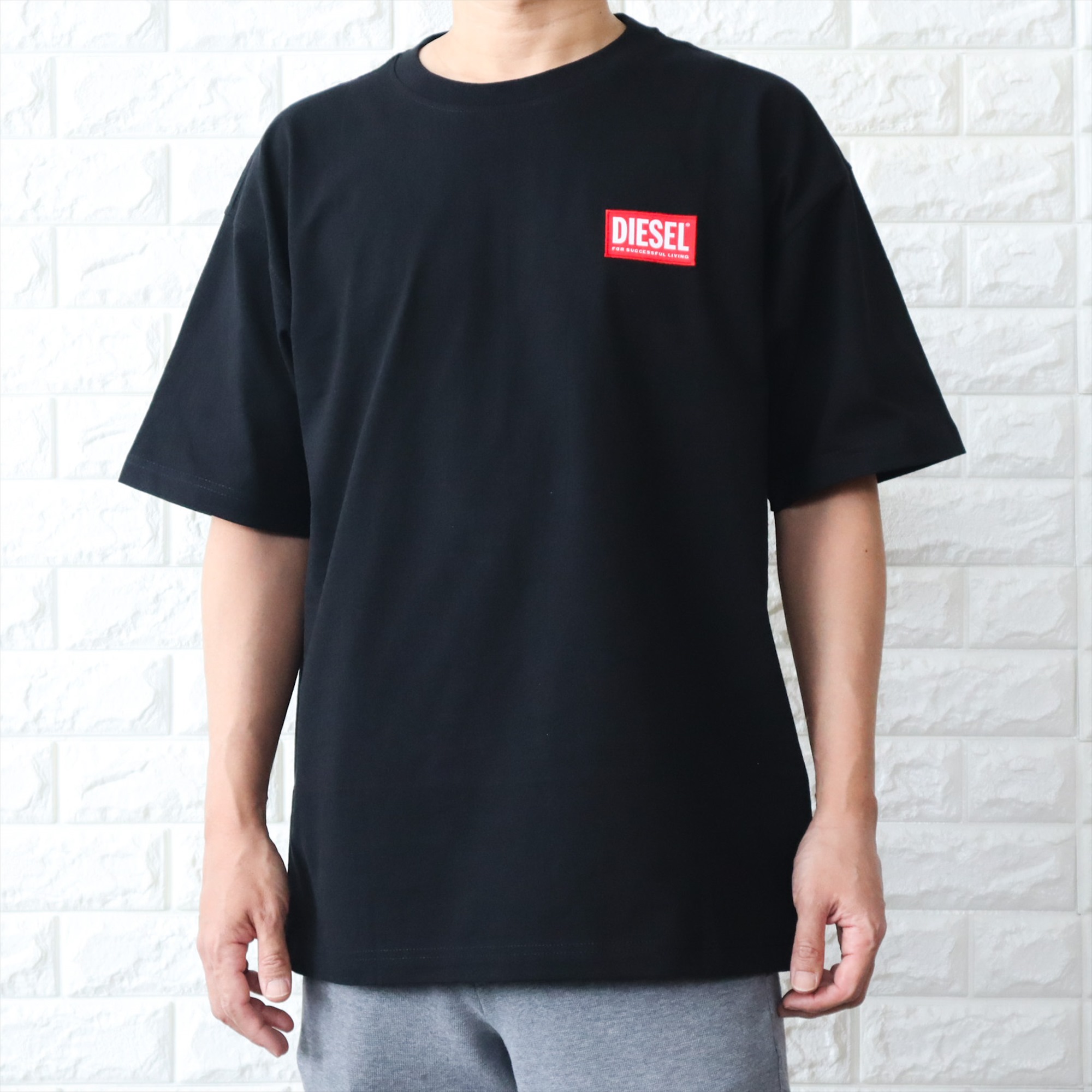 diesel Tシャツ Men's T-shirt with logo patch | Black | Diesel