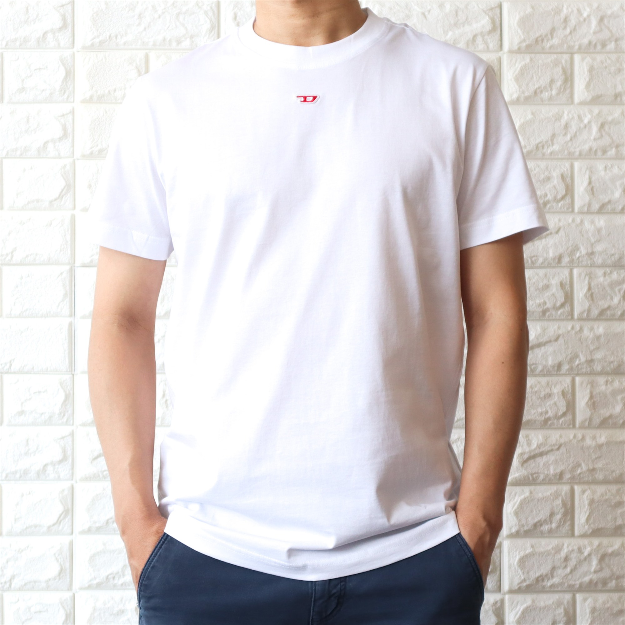 ＊完売間近＊ DIESEL Tシャツ ホワイト/ネイビー 送料・関税込み T-JUST-OD TシャツロゴオーバルD｜ホワイト｜メンズ｜DIESEL