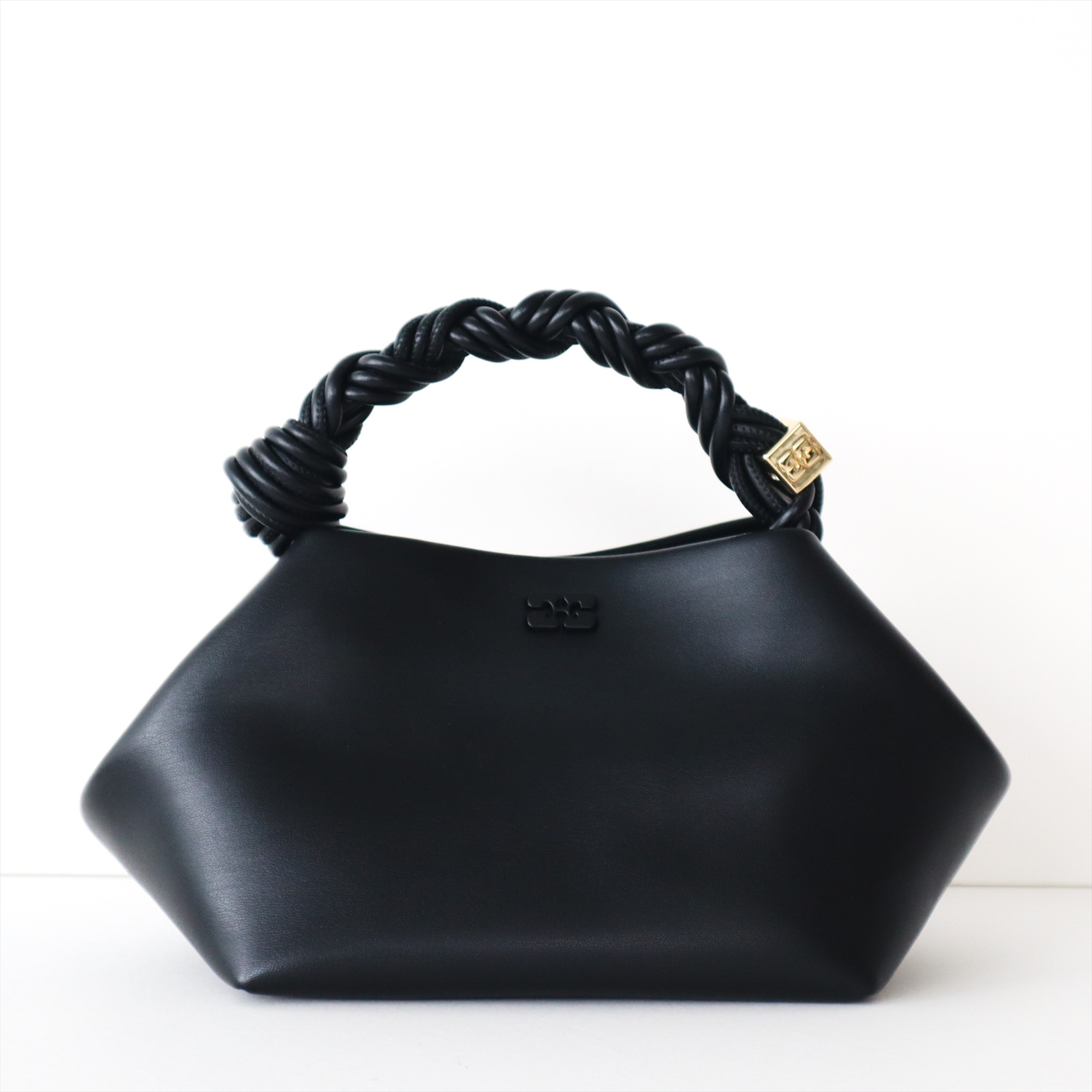 【並行輸入品】ガニ― ハンドバッグ ショルダーバッグ レディース ブラック グレージュ 黒 ロゴ 2WAY Bou Bag Small ショルダー付 GANNI A5241の画像